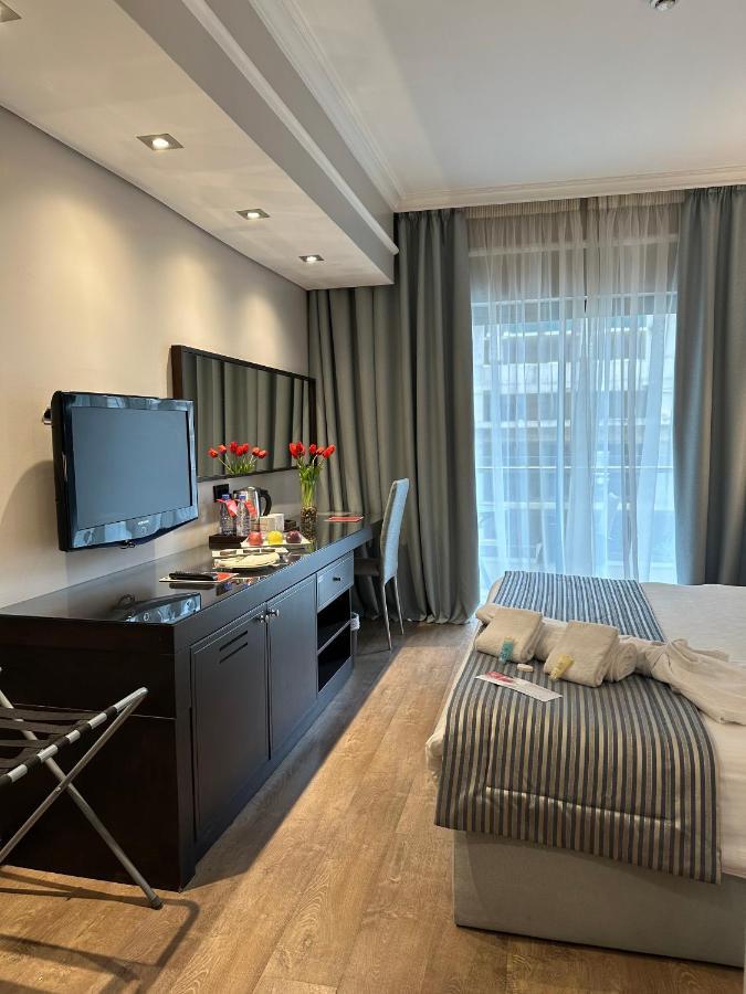 Отель Ramada By Wyndham Downtown Бейрут Экстерьер фото